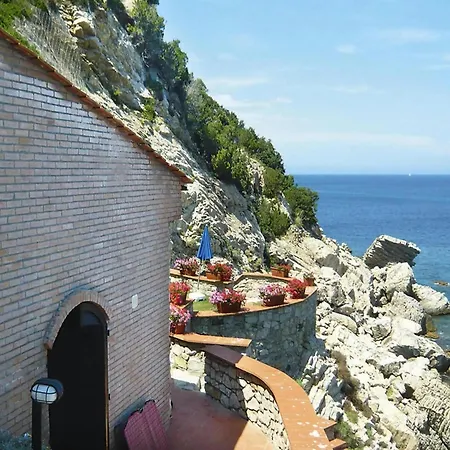 In Rio Nell Elba For 2 Person Appartamento Rio dellʼElba
